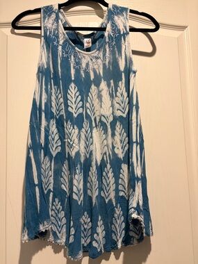 India Boutique Blue and White Sleeveless Tunic with Leaf Print